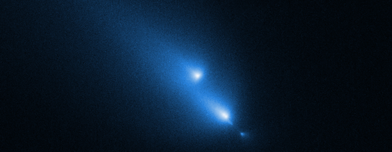 NASA&rsquo;s Hubble Unexpectedly Catches Comet Breaking Up