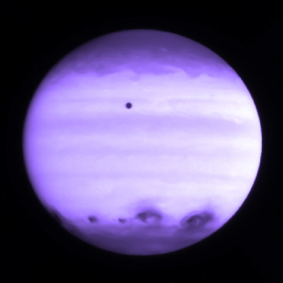 Hubble Ultraviolet Image of Multiple Comet Impacts on Jupiter
